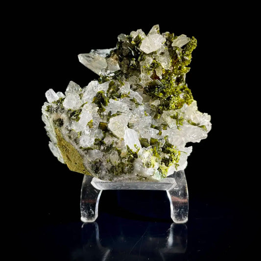 Natural Epidote with quartz from Sichuan, China | 360 g | 7*9*6cm