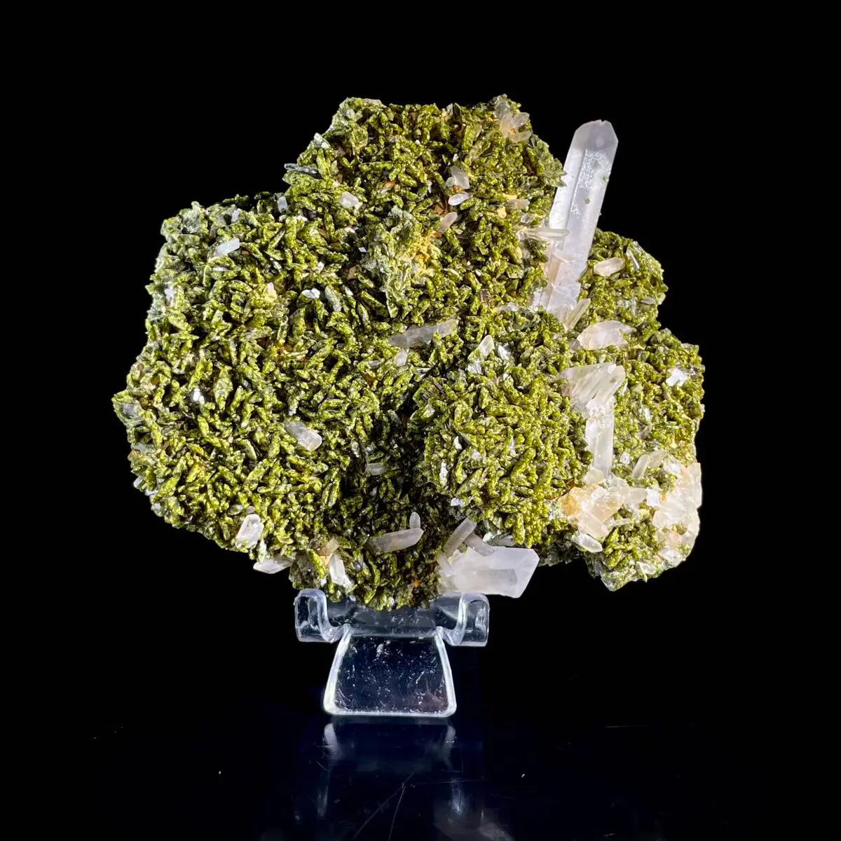Natural Epidote with quartz from Sichuan, China | 200 g | 9.5*8*2 cm