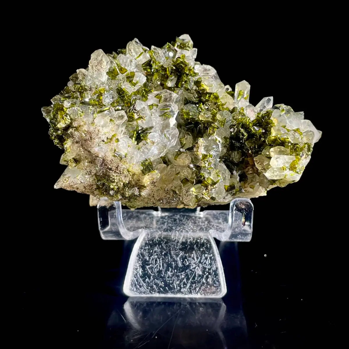 Natural Epidote with quartz from Sichuan, China | 150 g | 4*7*3 cm