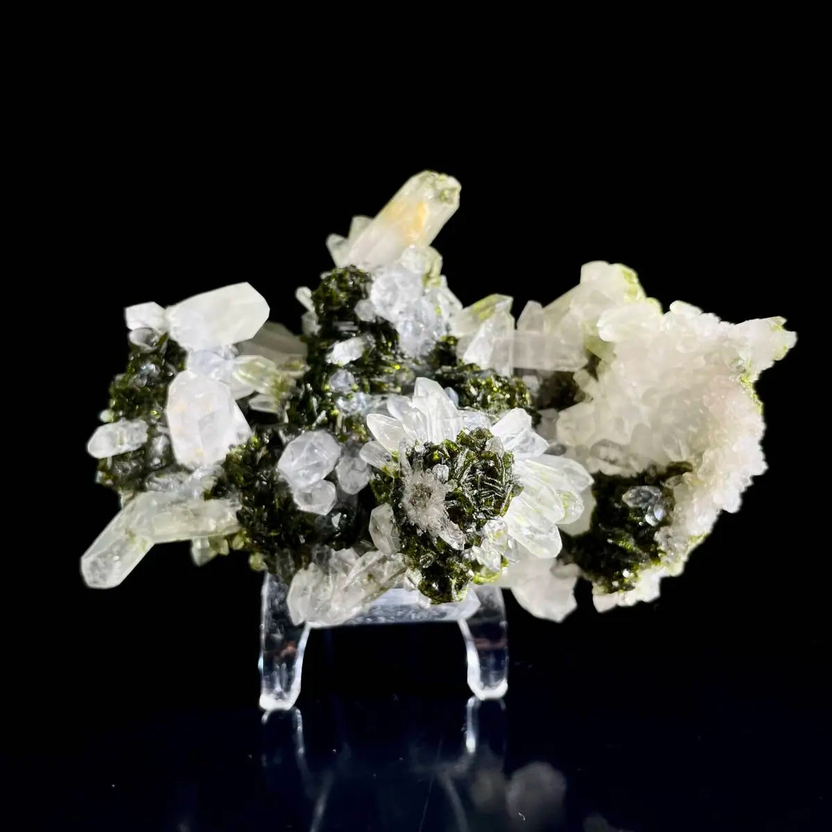 Natural Epidote with quartz from Sichuan, China | 260 g | 11*7*5 cm