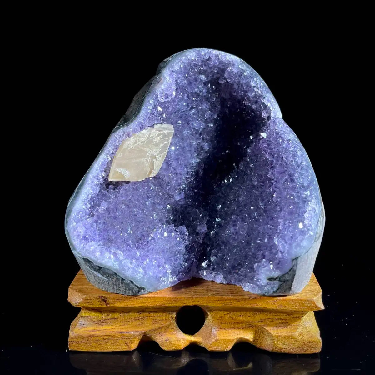 Natural Uruguayan Amethyst Crystal Cluster with Calcite Association | 690g | 10.5× 10× 9 cm | Quartz & Carbonate Mineral Specimen | Uruguay