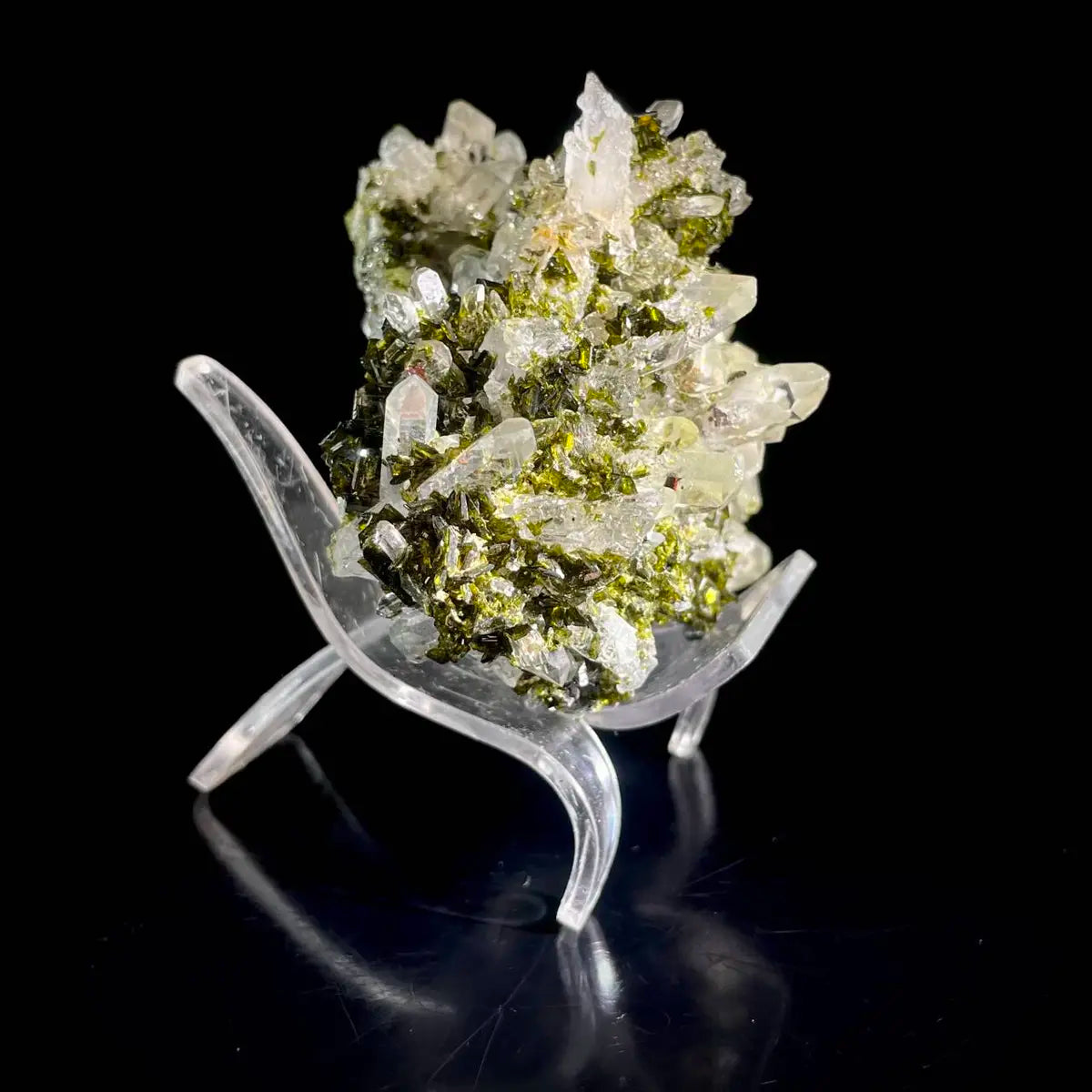 Natural Epidote with quartz from Sichuan, China | 240 g | 10*4*7 cm