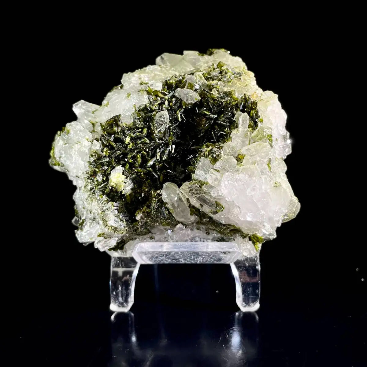 Natural Epidote with quartz from Sichuan, China | 150 g | 4*6*5 cm