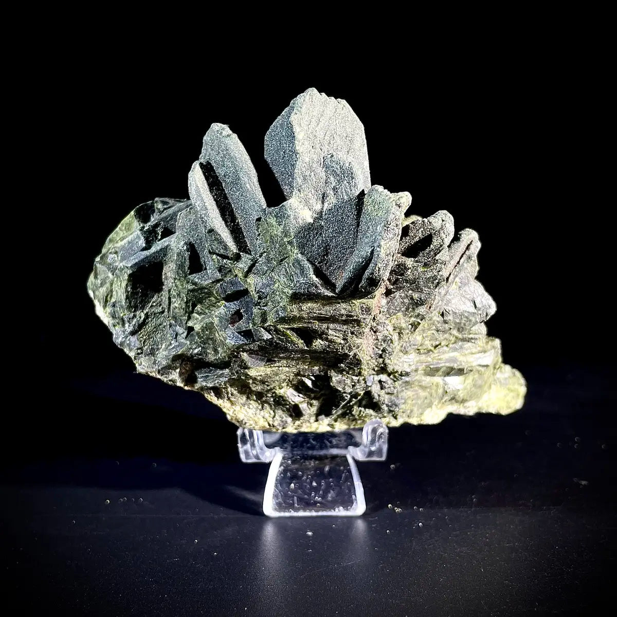 Natural Green Tourmaline Specimen | Madagascar | 250 g | 10*3*6 cm
