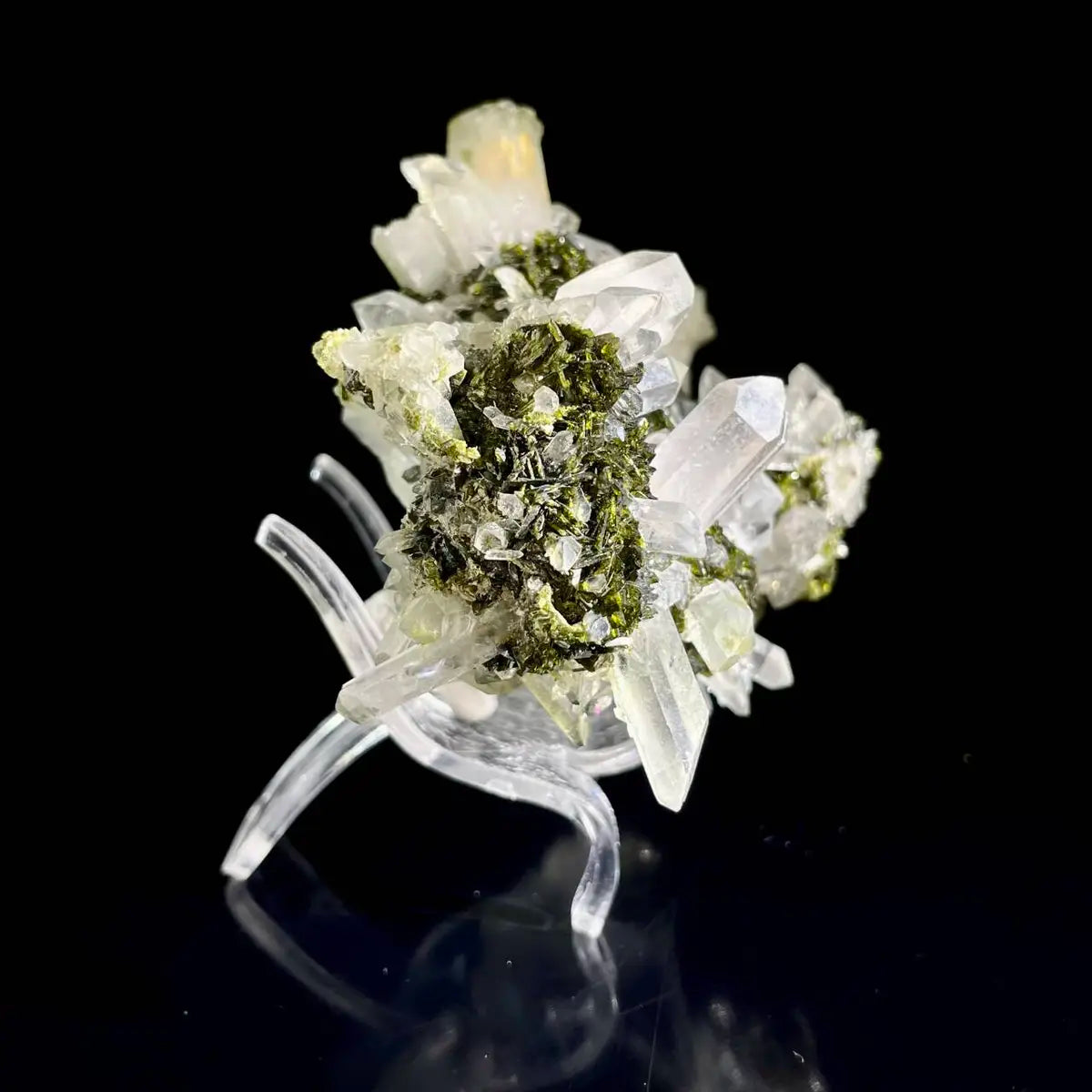 Natural Epidote with quartz from Sichuan, China | 260 g | 11*7*5 cm