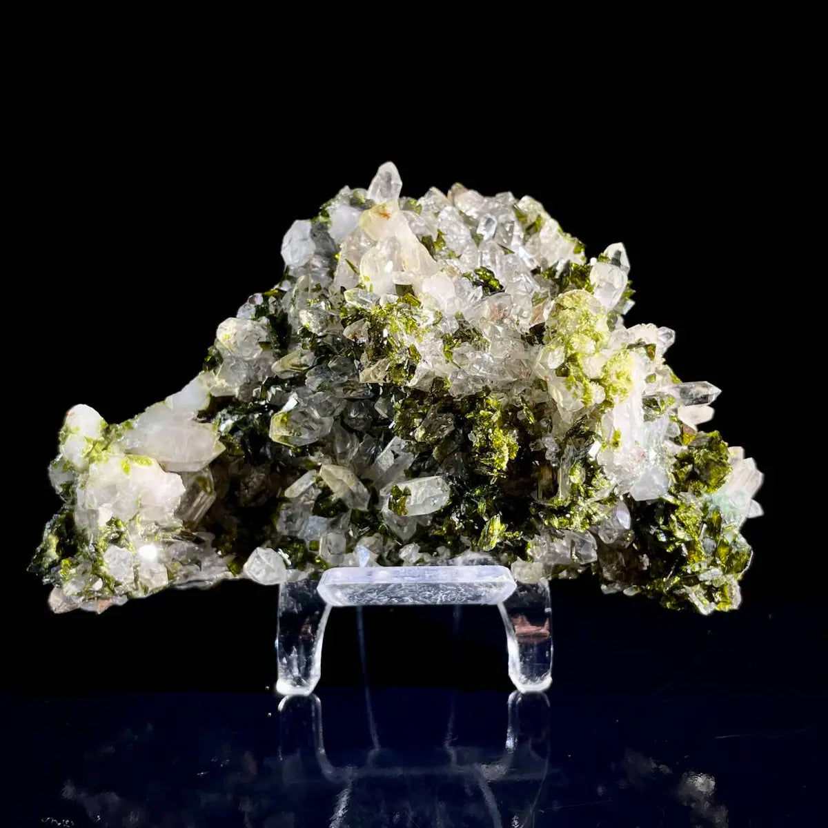 Natural Epidote with quartz from Sichuan, China | 250 g | 11*6*5 cm